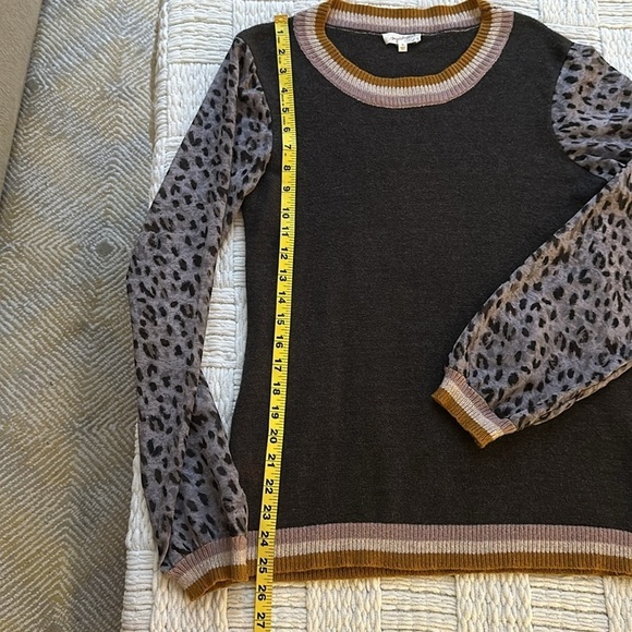Pullover crewneck animal print sleeve sweater - Picture 4 of 6